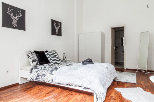 Grand double bedroom near the Nyugati train station