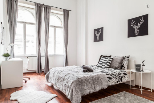 Grand double bedroom near the Nyugati train station - Gallery - 2