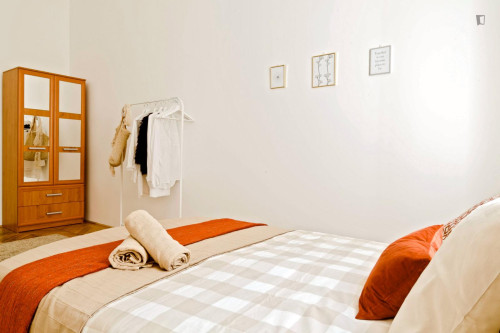 Welcoming double bedroom near Rákóczi tér metro