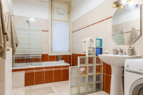 Bright double bedroom near the Kodály körönd metro