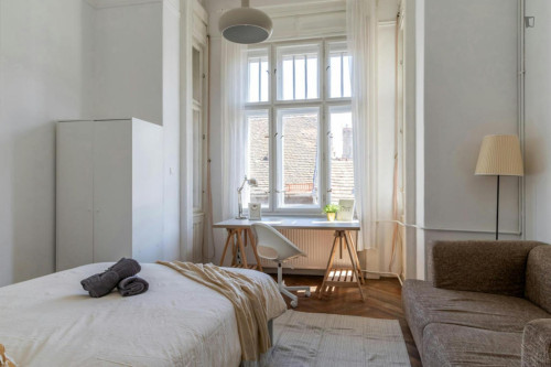 Welcoming double bedroom near the Rákóczi tér metro