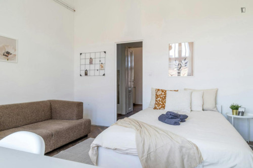 Welcoming double bedroom near the Rákóczi tér metro
