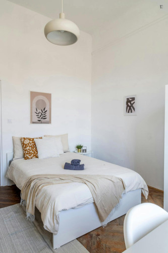 Welcoming double bedroom near the Rákóczi tér metro