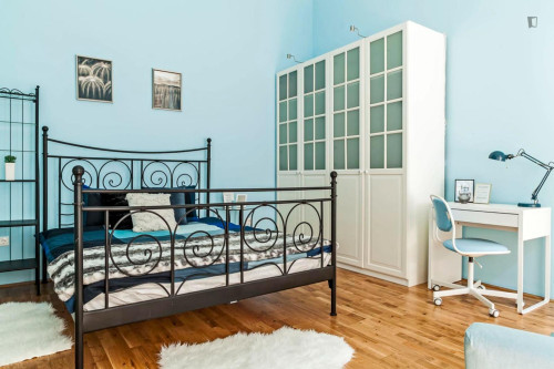 Very neat ensuite double bedroom near Astoria metro