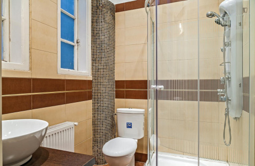 Nice double ensuite bedroom in Belső-Ferencváros - Gallery - 13