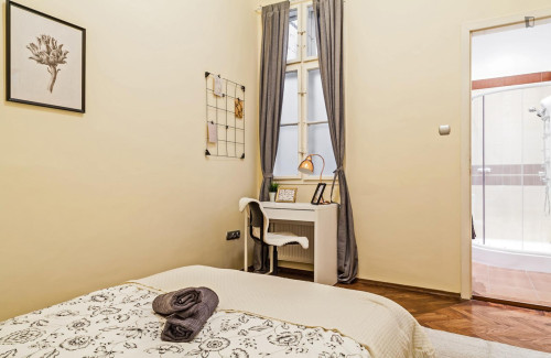 Nice double ensuite bedroom in Belső-Ferencváros