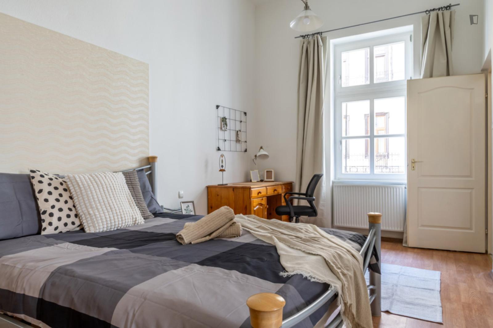 Double Bedroom With Private Bathroom In The 6th District - 1