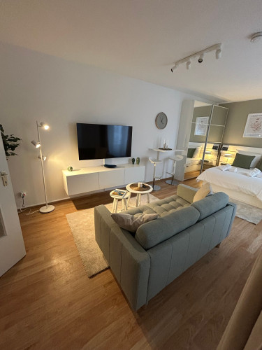 Charming first-owner flat with balcony in the heart of Kreuzberg