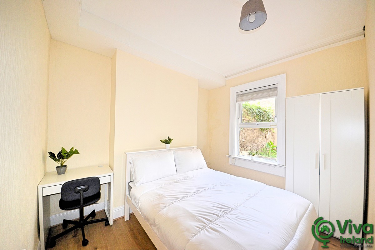 33 Clonmore Road