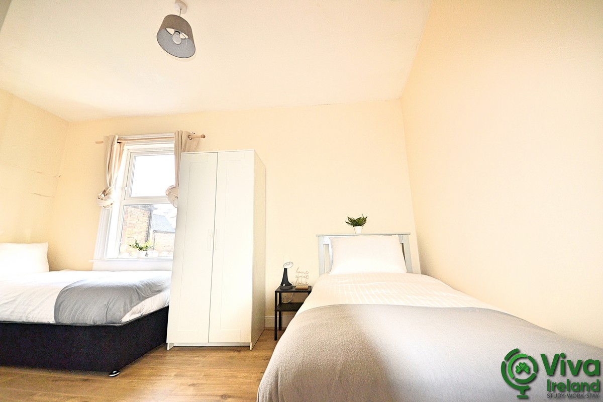 Twin Room Ensuite - Female - 5