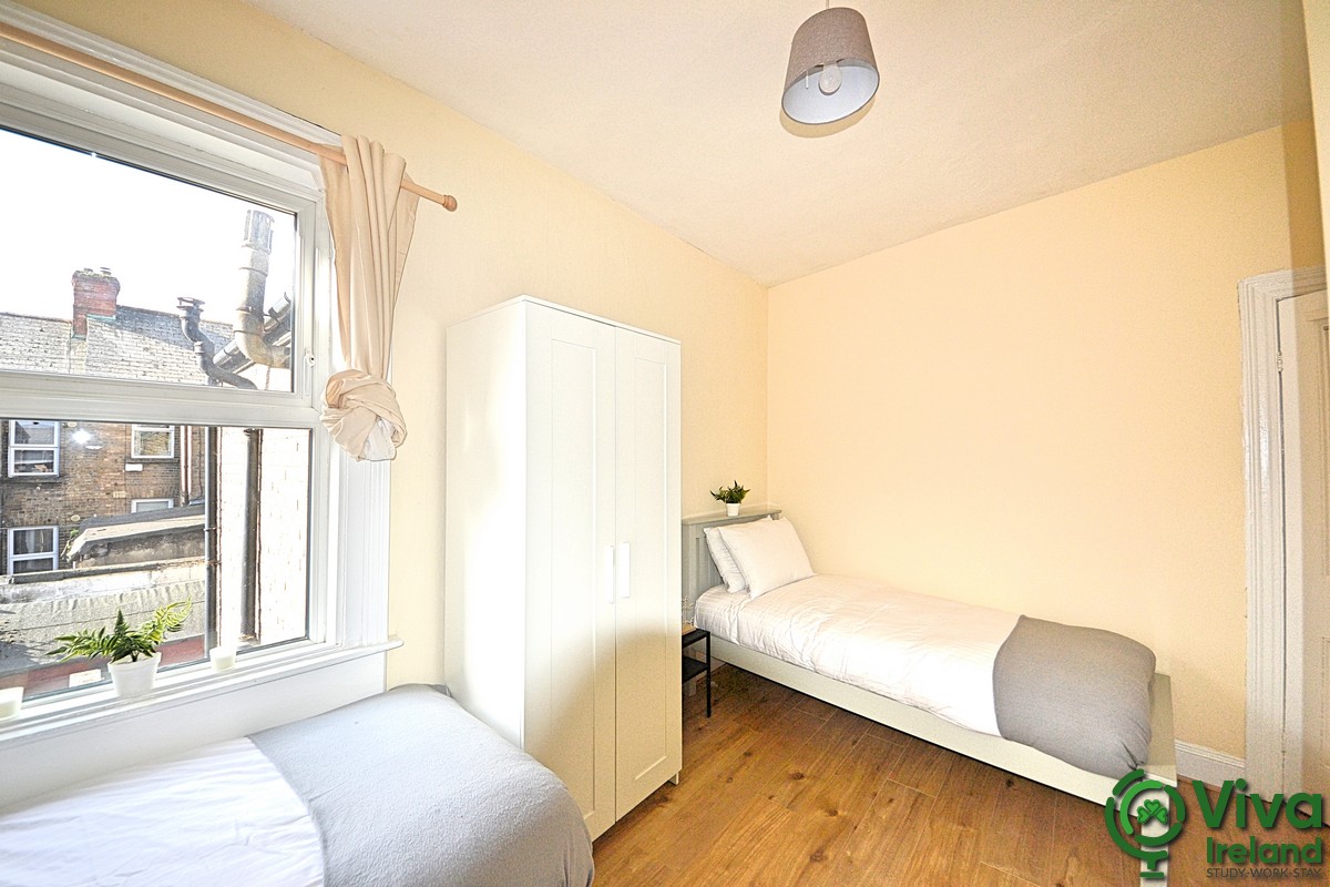 Twin Room Ensuite - Female - 1