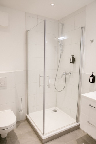 Modern apartment near Cologne/Bonn with kitchen, air conditioning, and parking