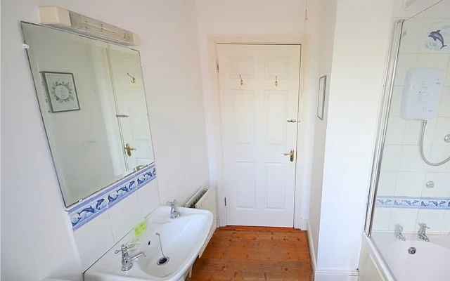  Single Room  -  21 Watercourse Mews  - Gallery -  4