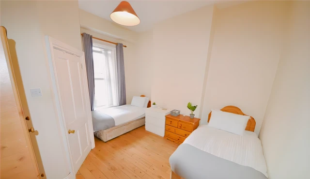 Twin Room Ensuite - Male - 9