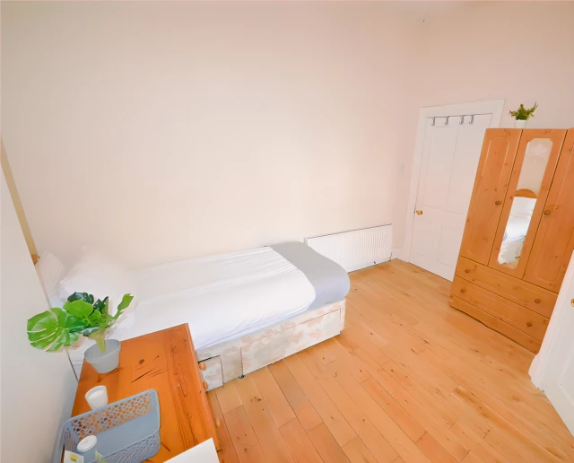 Twin Room Ensuite - Male - 2