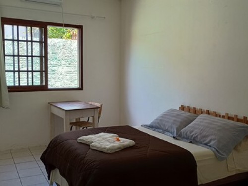 Quarto individual/ WC compartilhado