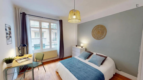 Beautiful double bedroom in Gros-Caillou