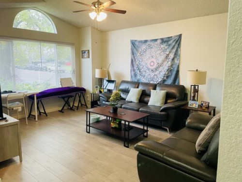 Very Clean Room in Valley Hi!