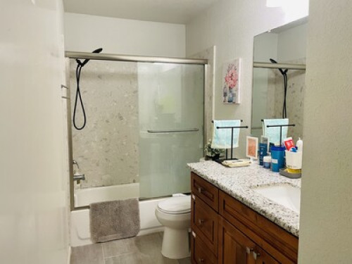 Very Clean Room in Valley Hi!