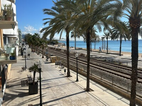 Quiet room by the sea – peaceful 