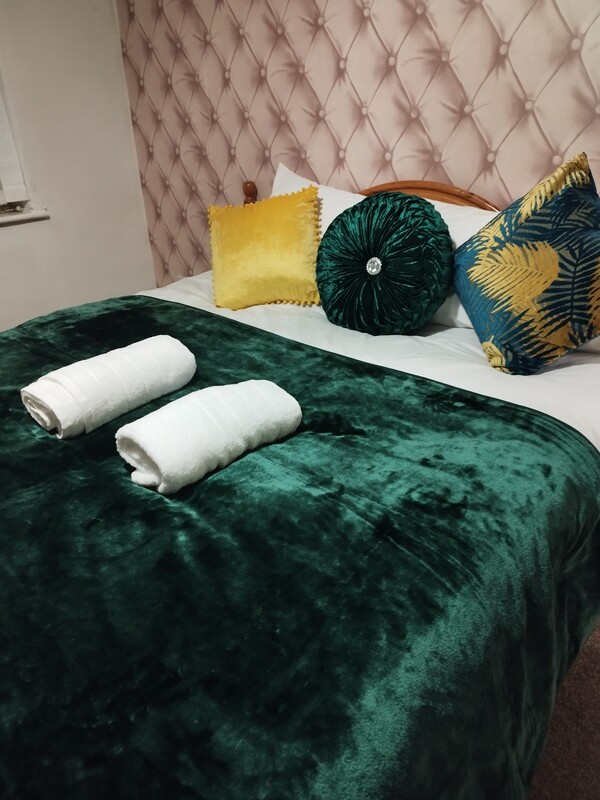 Double Room (Single Bed) - Legace House - Superb, Exceptional - Gallery - 1