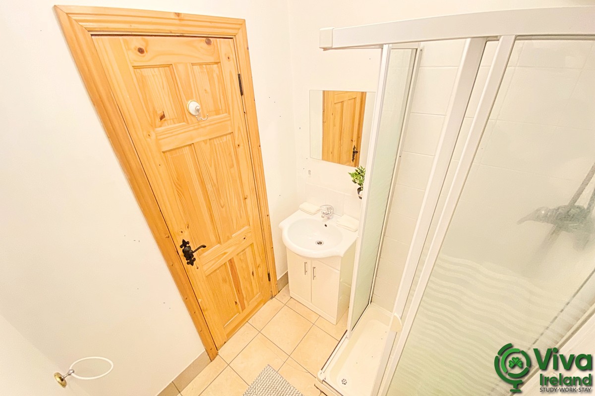 Twin Room Ensuite - Female - 3