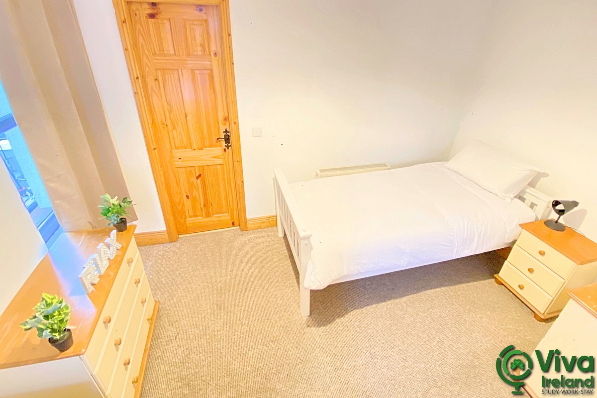 Twin Room Ensuite - Female - 5