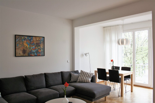 Stylishly furnished 3-room apartment with a view of Charlottenburg Palace