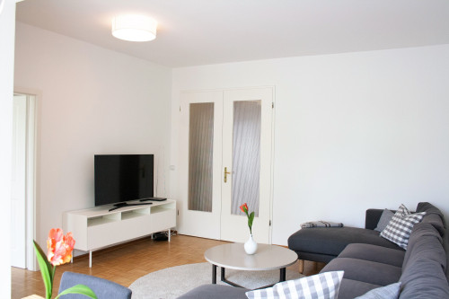 Stylishly furnished 3-room apartment with a view of Charlottenburg Palace