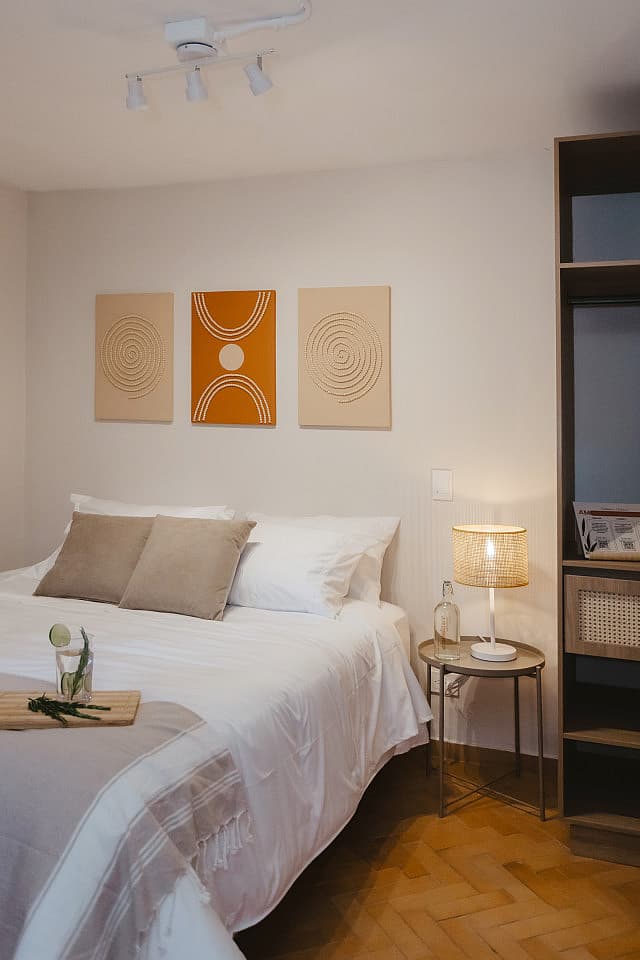Essential Room — Standard - 1