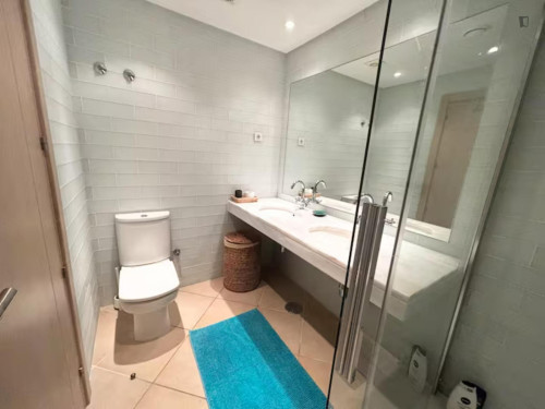 Brilliant 3 Bedroom Apartment with a balcony & beach front - Gallery - 9