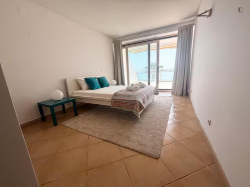 Brilliant 3 Bedroom Apartment with a balcony & beach front - Gallery - 5