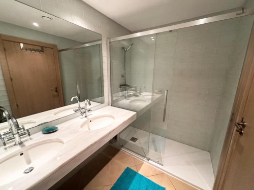 Brilliant 3 Bedroom Apartment with a balcony & beach front - Gallery - 10