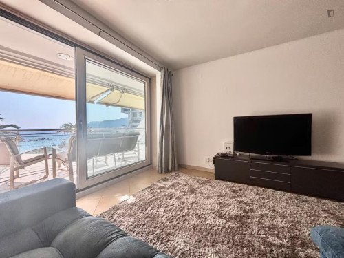 Brilliant 3 Bedroom Apartment with a balcony & beach front - Gallery - 24