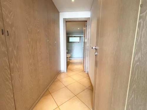 Brilliant 3 Bedroom Apartment with a balcony & beach front