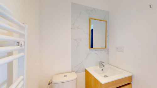 Welcoming double ensuite bedroom in Nantes Nord