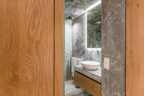 Contemporary flat with smart design in the heart of the city  - Gallery -  5