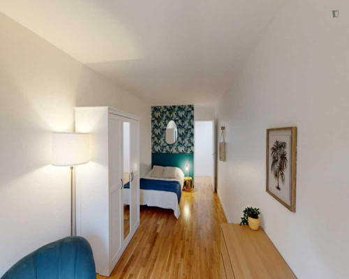 Interesting double ensuite bedroom in Levallois-Perret