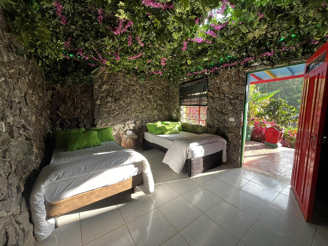 Private III - Glamping Escape Coliving at a Coffee Farm in Medellín Hills Collective - Gallery - 4