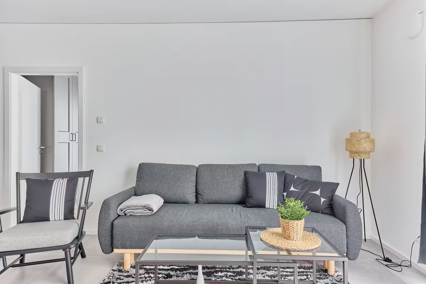 Only 9 Min Walk To City Center | Balcony | Netflix - 8