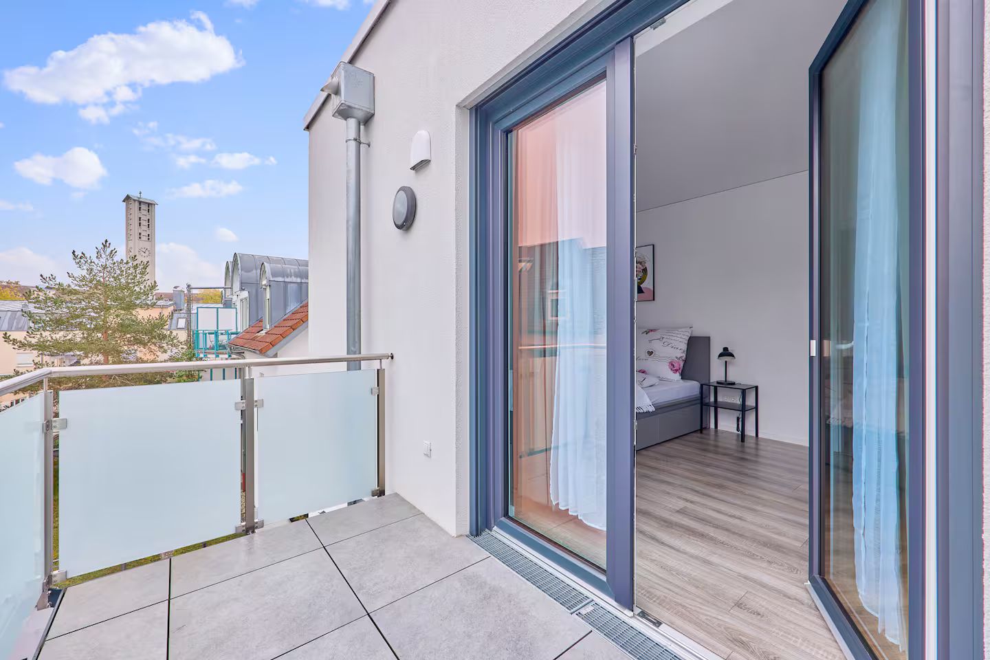 Only 9 Min Walk To City Center | Balcony | Netflix - 10