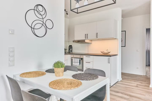 Only 9 min walk to the city center | Balcony | Netflix