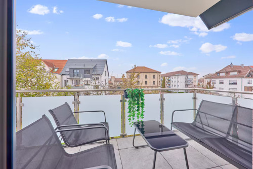 Only 9 min walk to the city center | Balcony | Netflix - Gallery - 9