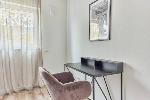 Only 9 min walk to the city center | Balcony | Netflix - Gallery - 10