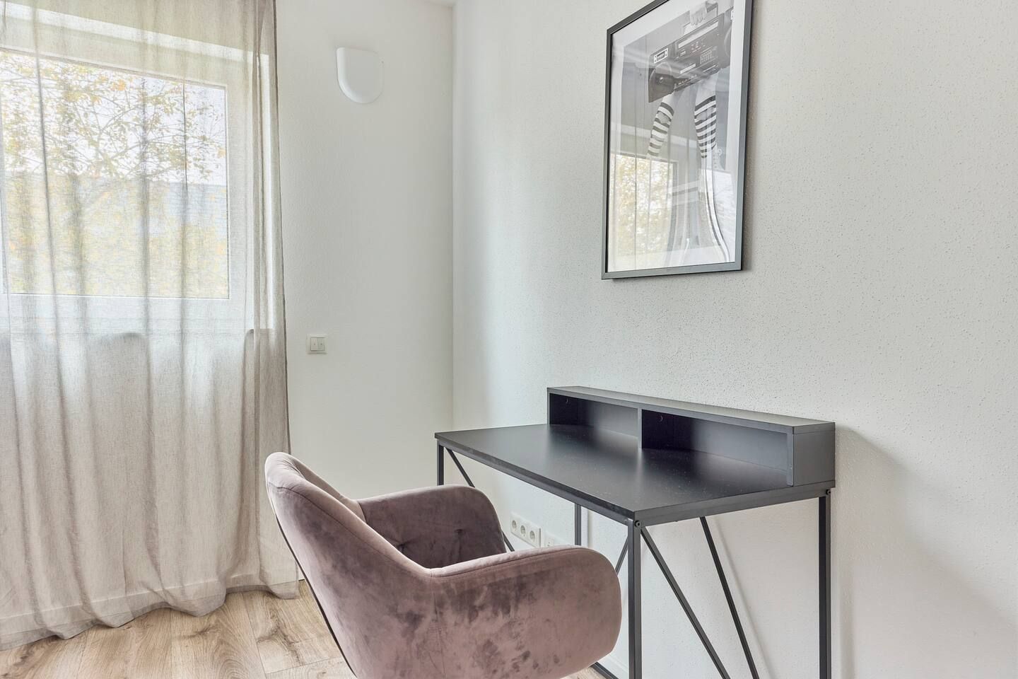  Only 9 Min Walk To The City Center | Balcony | Netflix  -  Only 9 min walk to the city center | Balcony | Netflix  - Gallery -  2