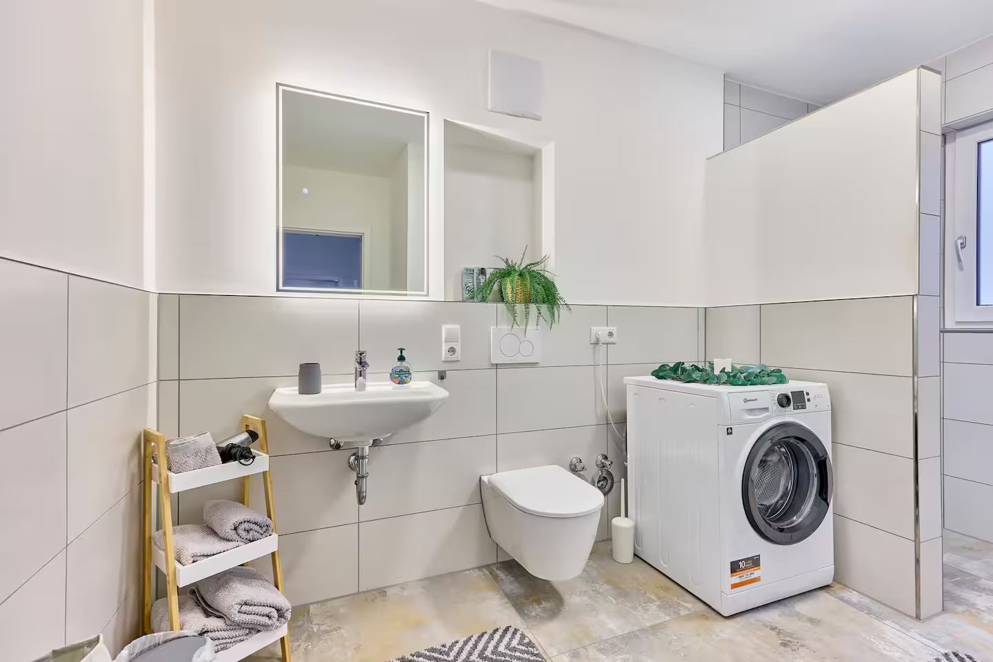 Only 9 Min Walk To The City Center | Balcony | Netflix  -  Only 9 min walk to the city center | Balcony | Netflix  - Gallery -  1