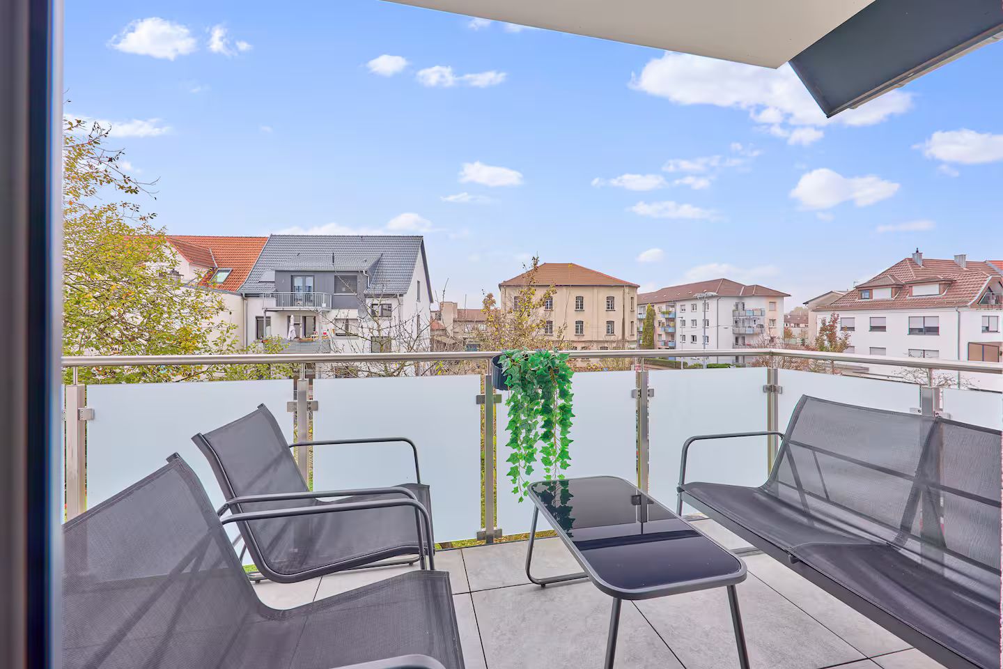 Only 9 Min Walk To The City Center | Balcony | Netflix  -  Only 9 min walk to the city center | Balcony | Netflix  - Gallery -  3