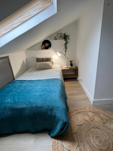 Cool bedroom in Santo António dos Olivais area