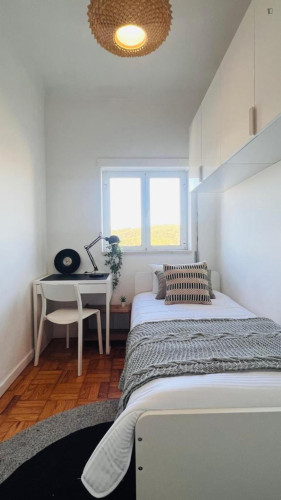 Comfy bedroom not too far from FEUC