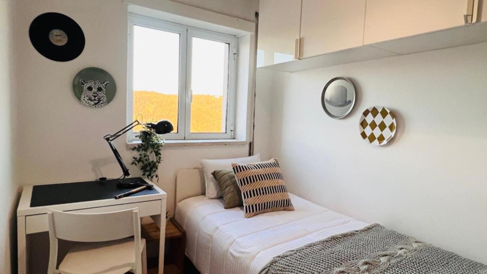 Comfy Bedroom Not Too Far From FEUC - Comfy bedroom not too far from FEUC - Gallery - 1